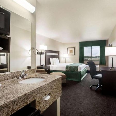 Travelodge By Wyndham Livonia Exteriör bild