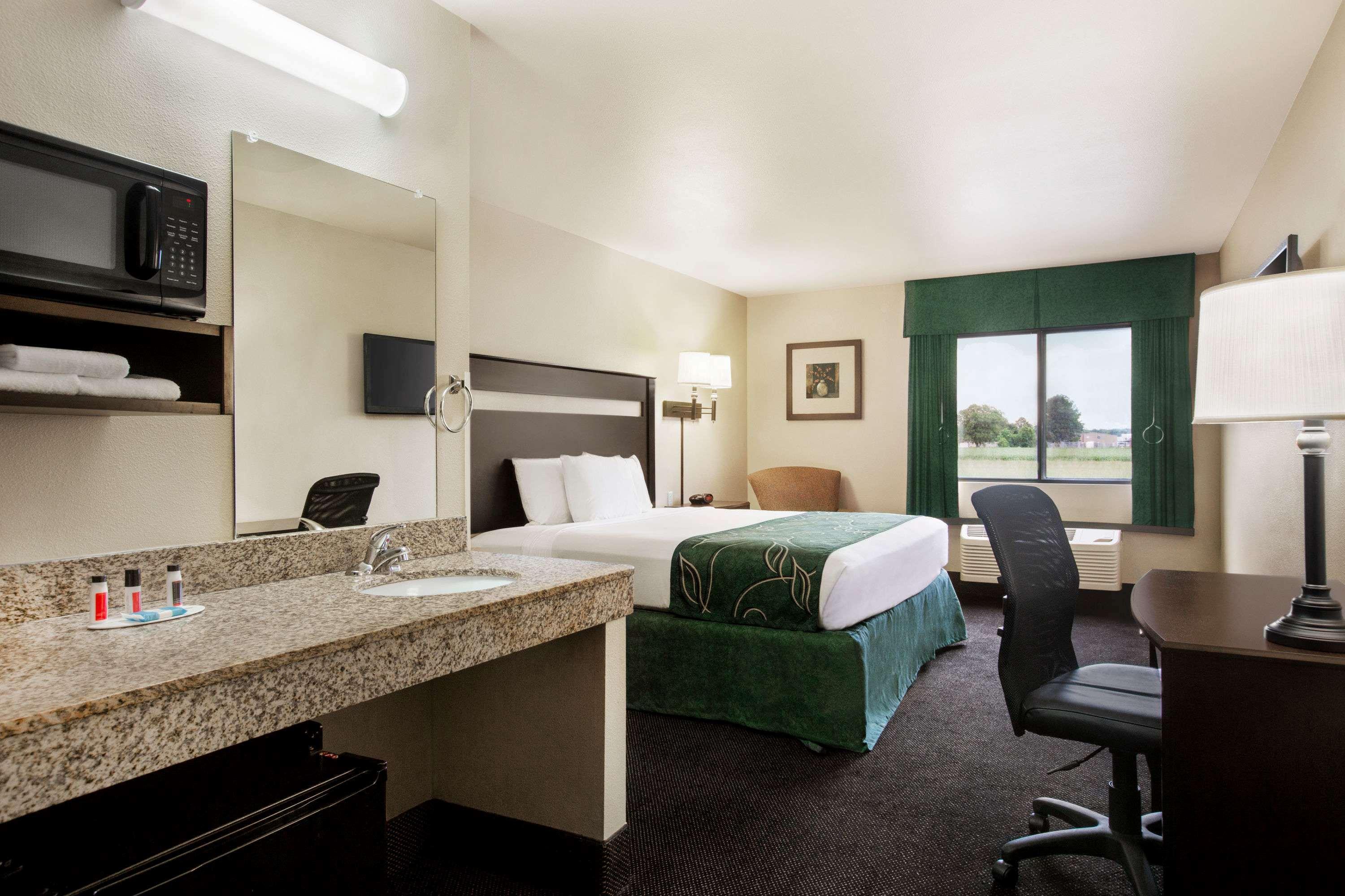 Travelodge By Wyndham Livonia Exteriör bild