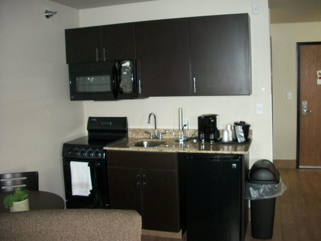 Travelodge By Wyndham Livonia Exteriör bild