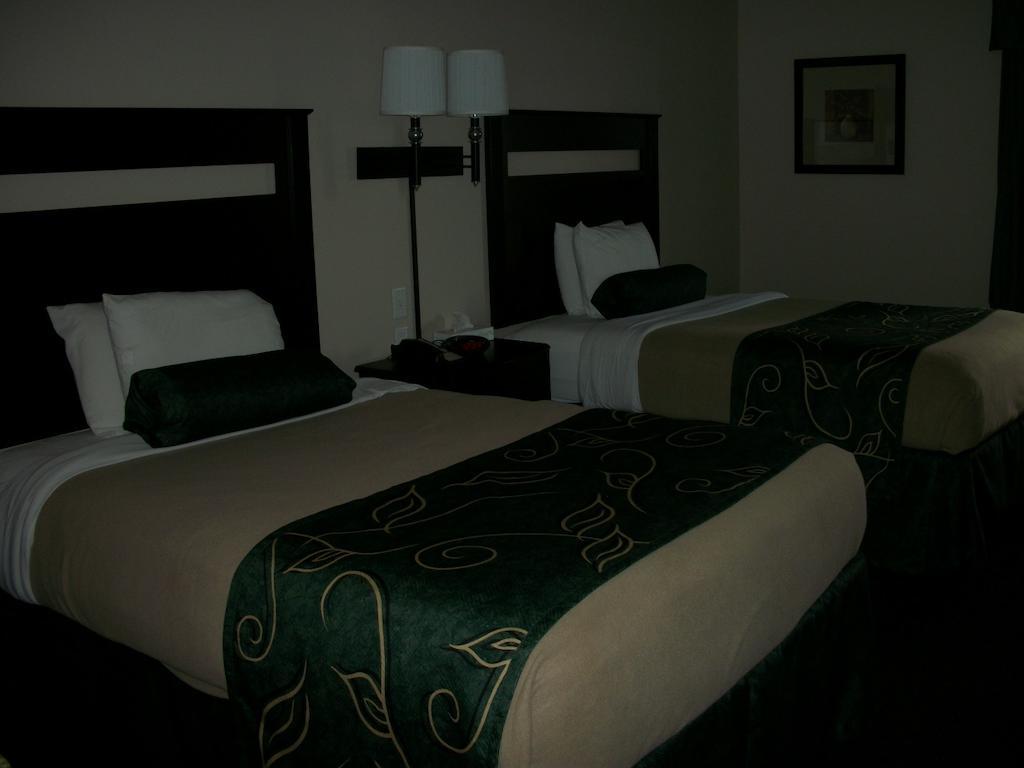 Travelodge By Wyndham Livonia Exteriör bild