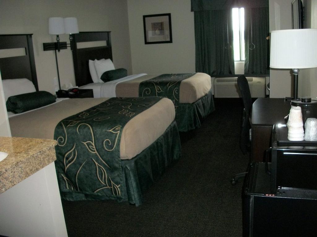Travelodge By Wyndham Livonia Exteriör bild