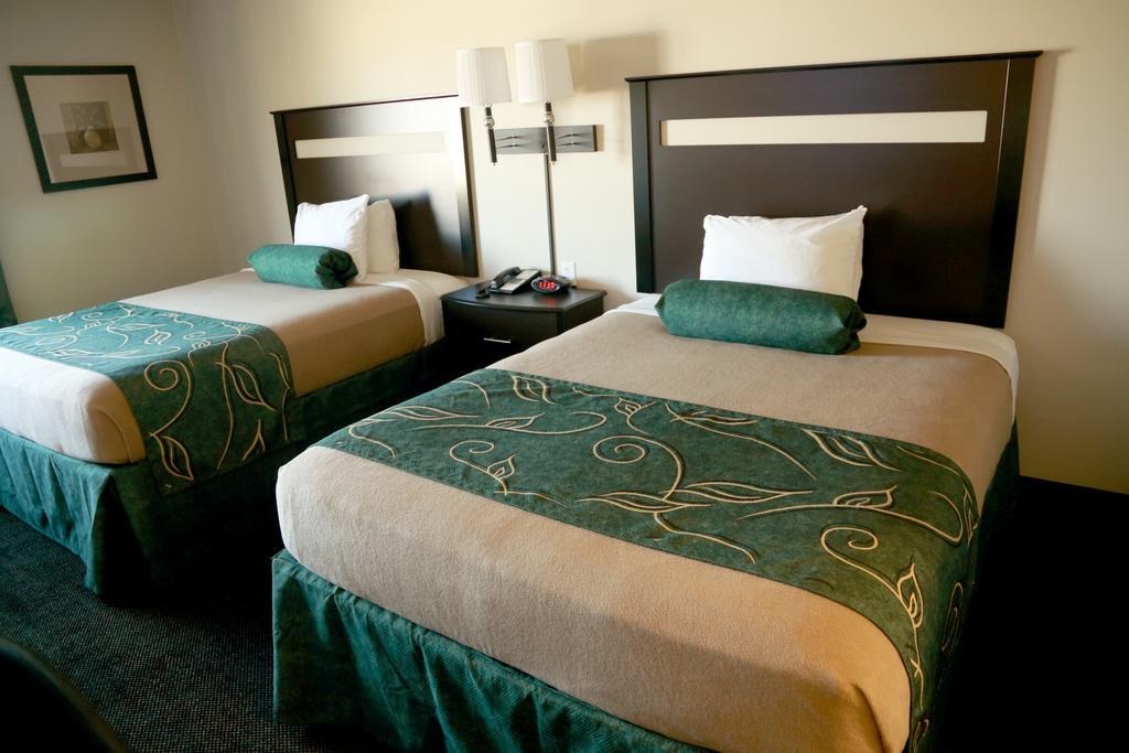 Travelodge By Wyndham Livonia Exteriör bild