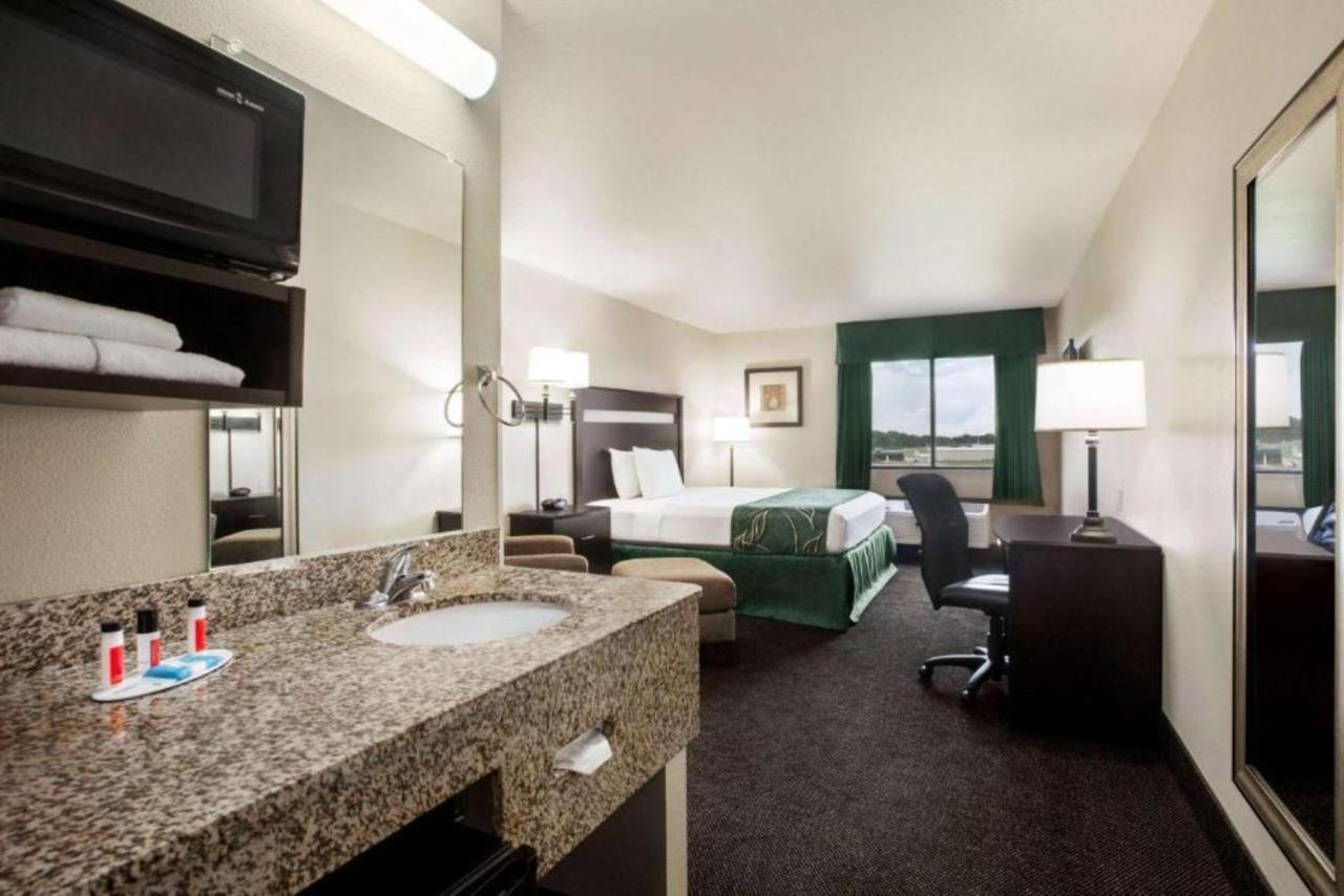 Travelodge By Wyndham Livonia Exteriör bild